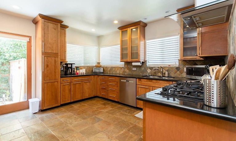 Stylish Studio City Home Pool Spa Outdoor Kitchen Holiday Home Los